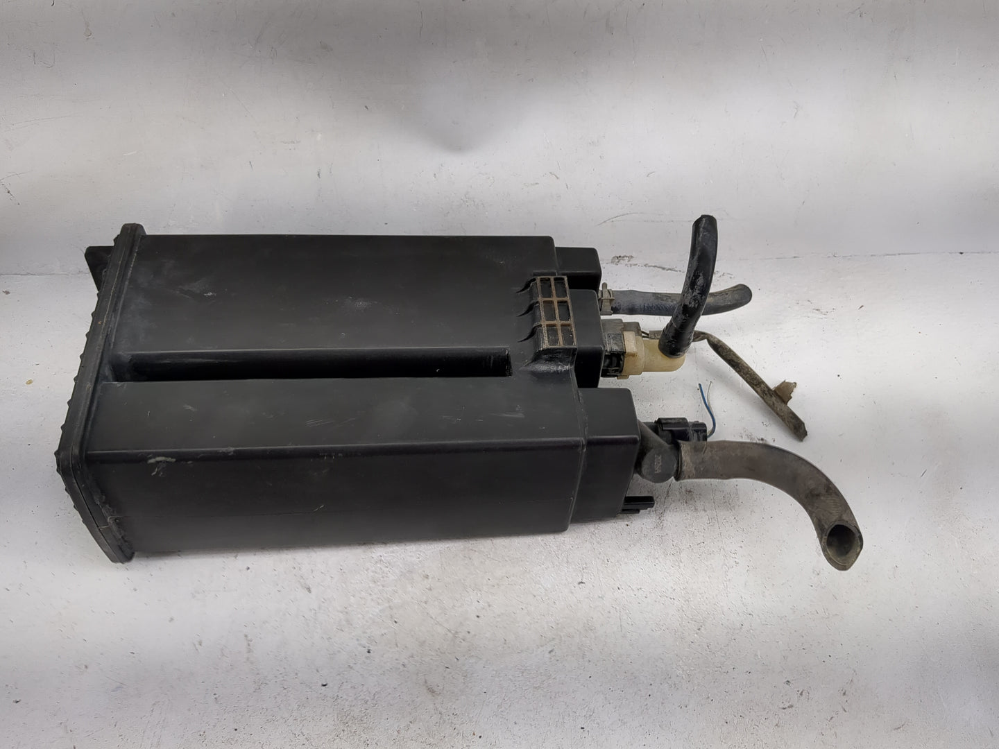 2006 Nissan Titan Fuel Vapor Charcoal Canister - Oemusedautoparts1.com