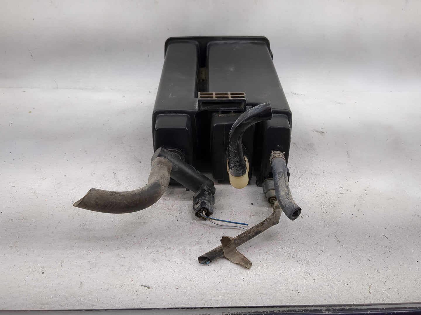 2006 Nissan Titan Fuel Vapor Charcoal Canister - Oemusedautoparts1.com