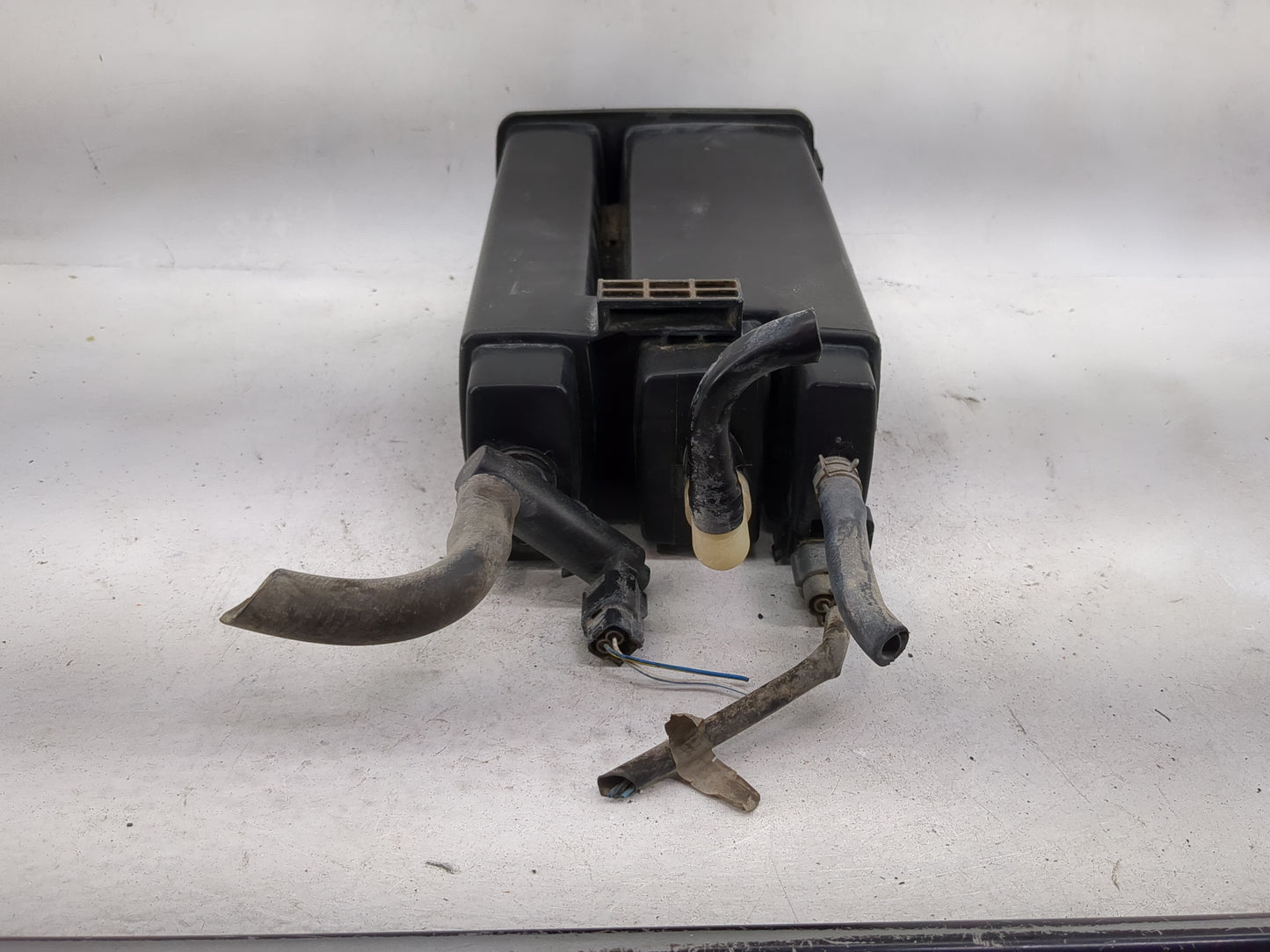 2006 Nissan Titan Fuel Vapor Charcoal Canister - Oemusedautoparts1.com