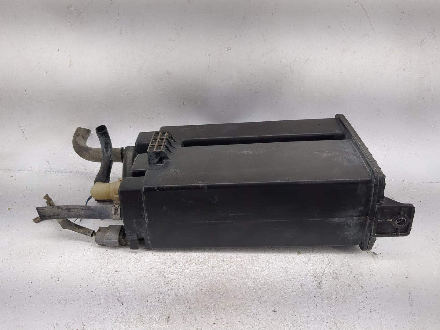 2006 Nissan Titan Fuel Vapor Charcoal Canister - Oemusedautoparts1.com