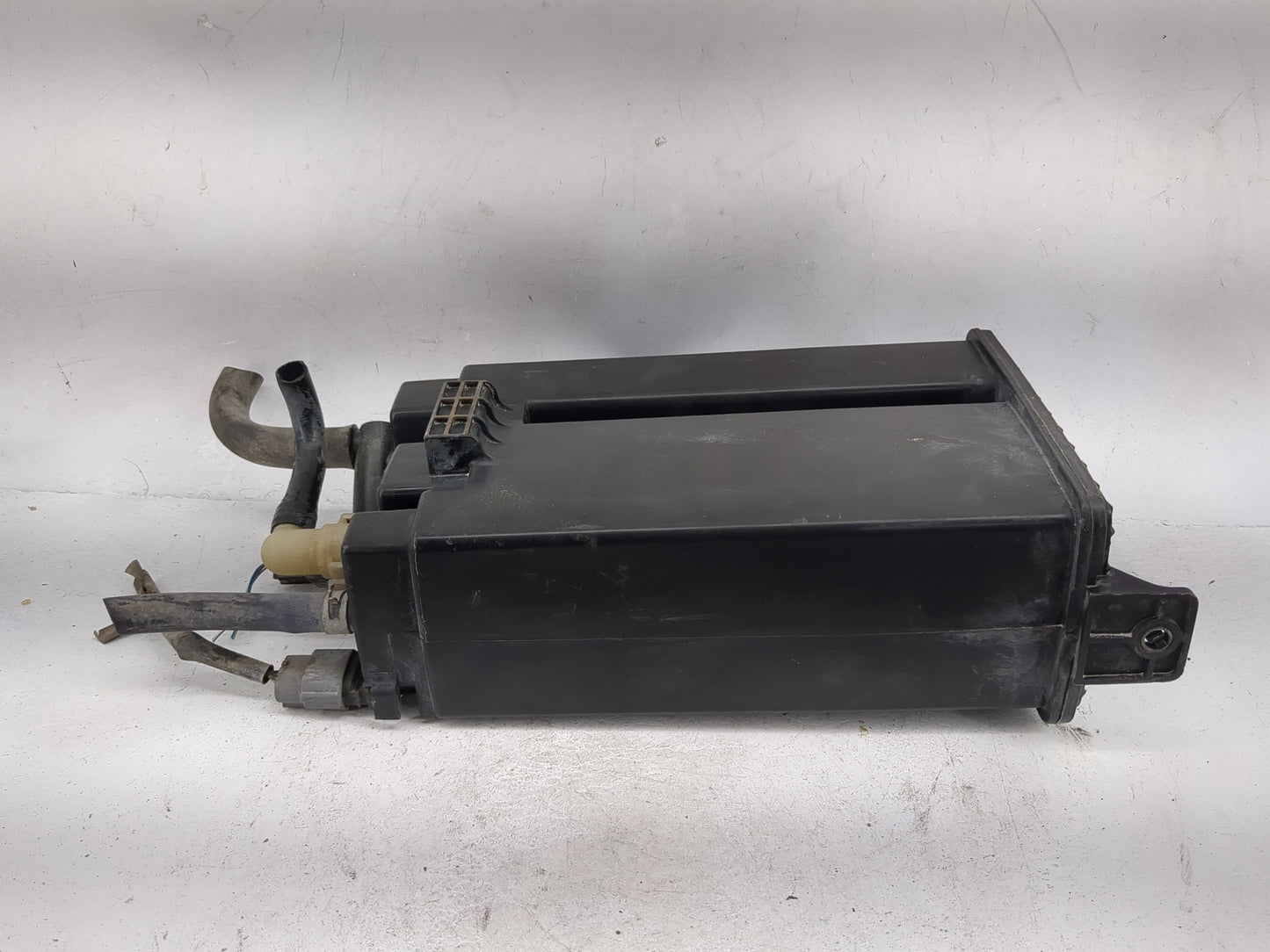 2006 Nissan Titan Fuel Vapor Charcoal Canister - Oemusedautoparts1.com