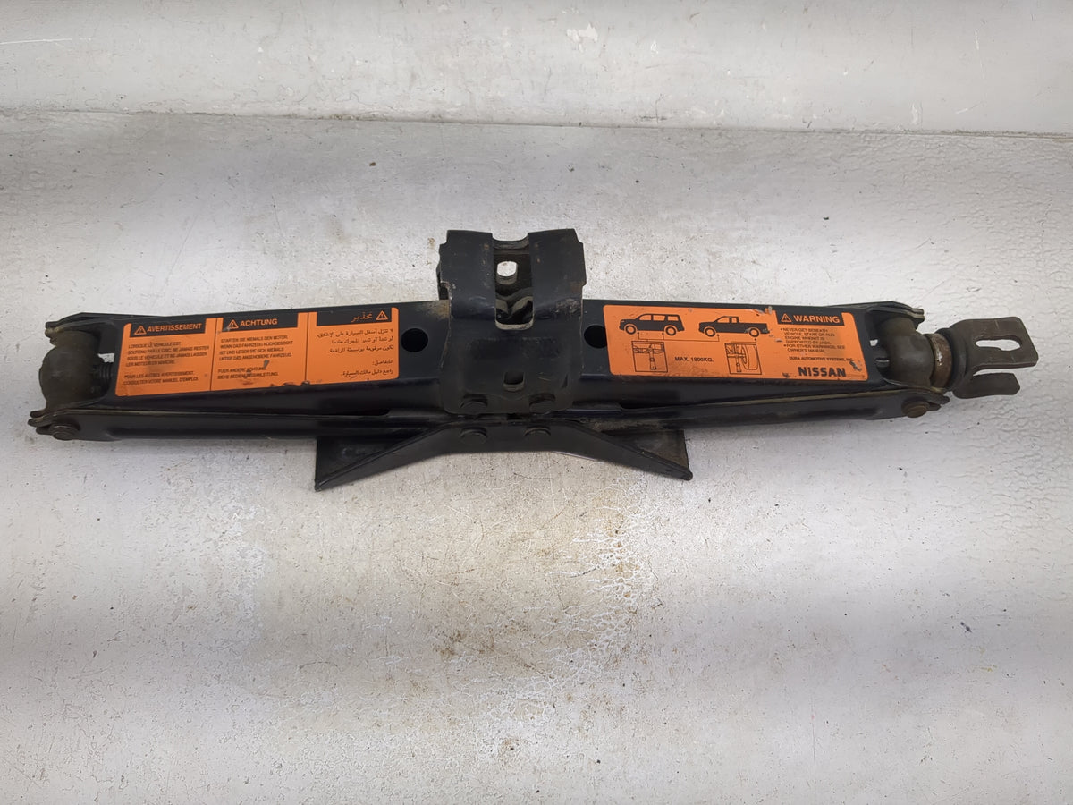 2006 Nissan Titan Spare Scissor Car Jack - Oemusedautoparts1.com