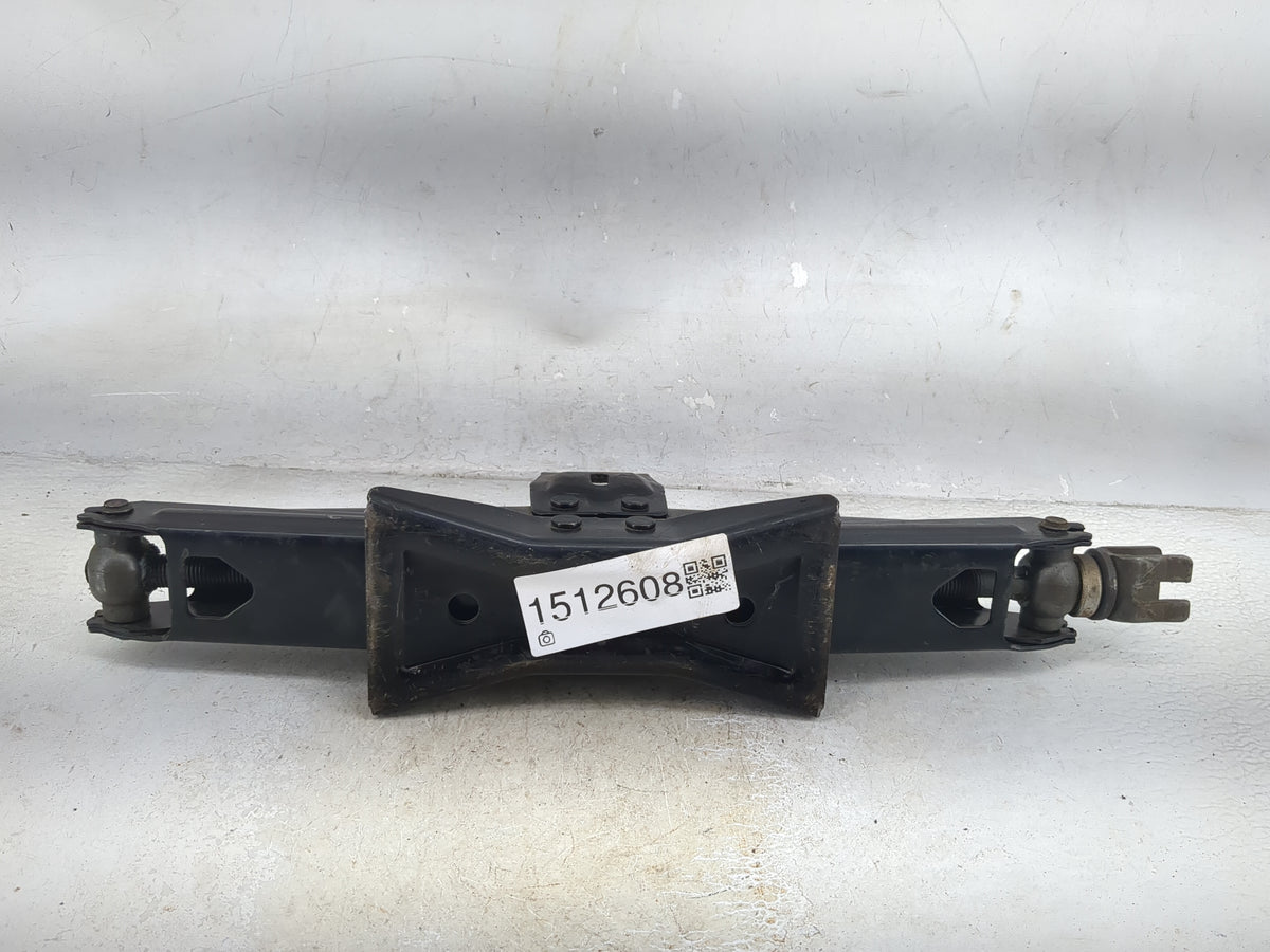 2006 Nissan Titan Spare Scissor Car Jack - Oemusedautoparts1.com