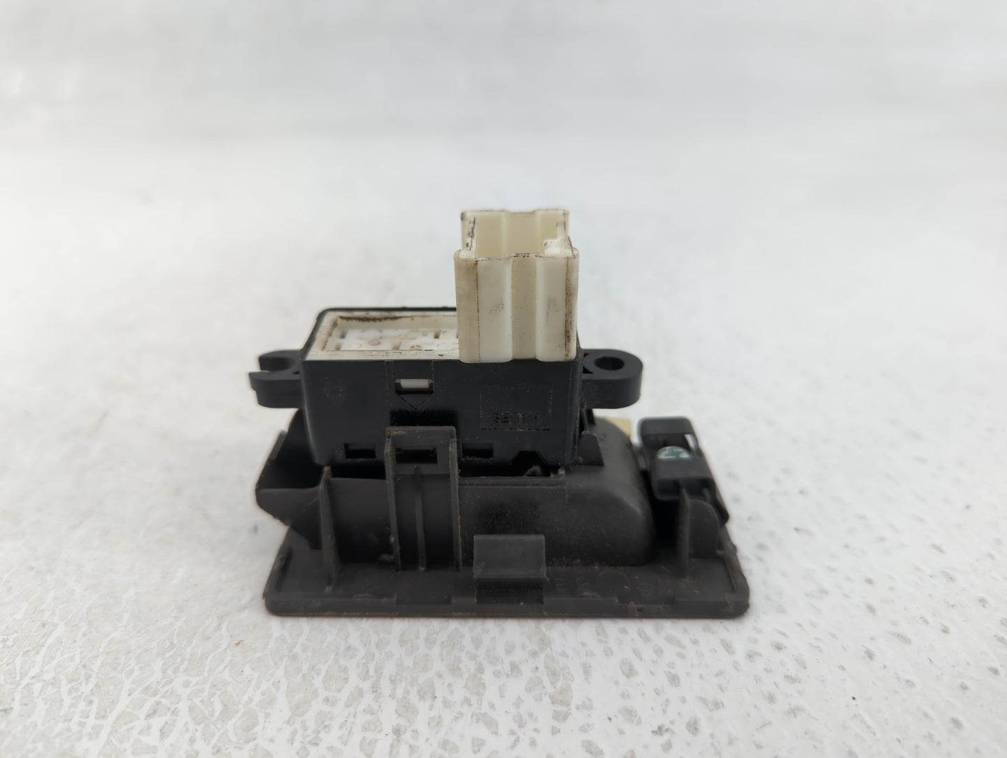 2006 Nissan Titan Master Power Window Switch Replacement Driver Side Left P/N:25411 ZJ30A Fits OEM Used Auto Parts - Oemused