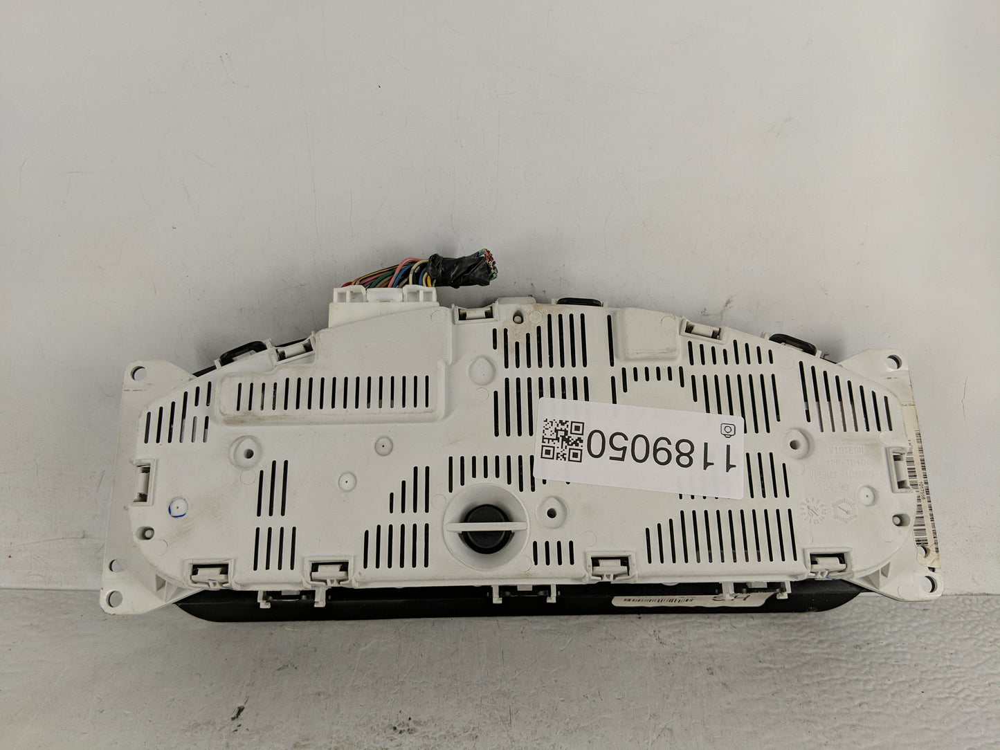 2006-2007 Nissan Xterra Instrument Cluster Speedometer Gauges P/N:24810-EA13C Fits Fits 2006 2007 OEM Used Auto Parts - Oemu