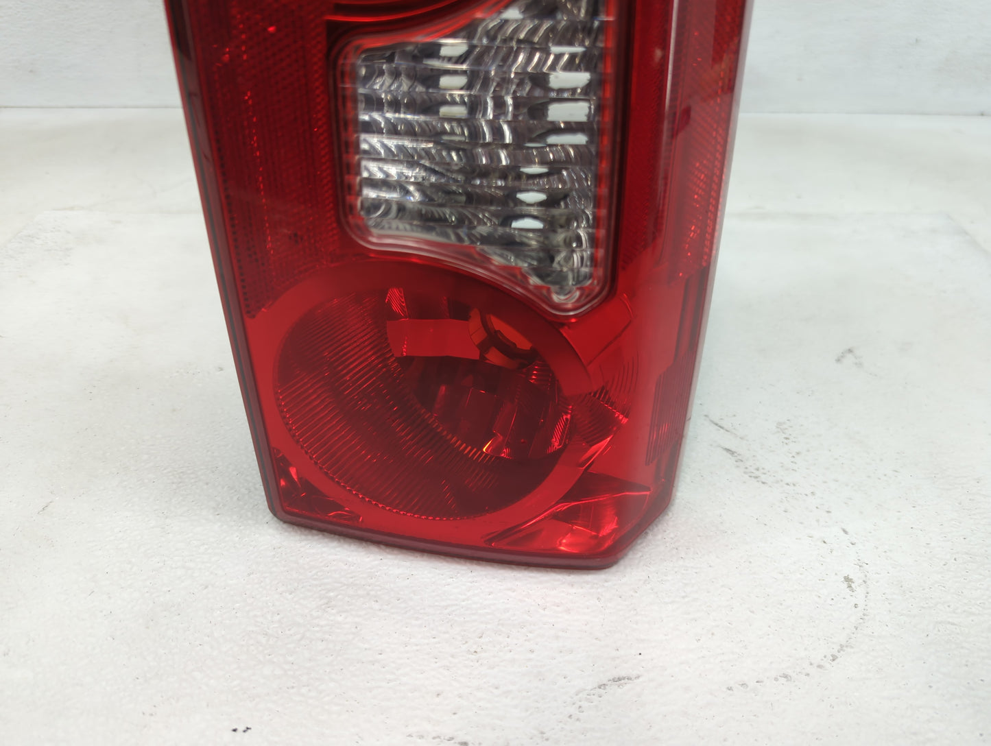 2005-2015 Nissan Xterra Tail Light Assembly Passenger Right OEM Fits Fits 2005 2006 2007 2008 2009 2010 2011 2012 2013 2014 