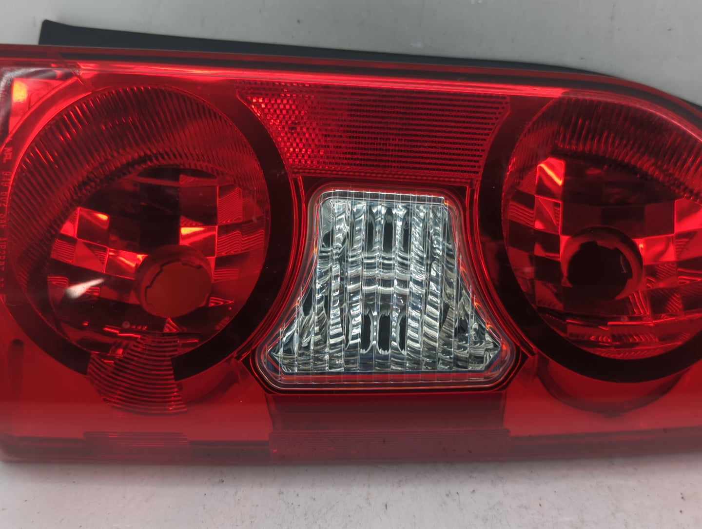 2005-2015 Nissan Xterra Tail Light Assembly Passenger Right OEM P/N:949 602 Fits OEM Used Auto Parts - Oemusedautoparts1.com