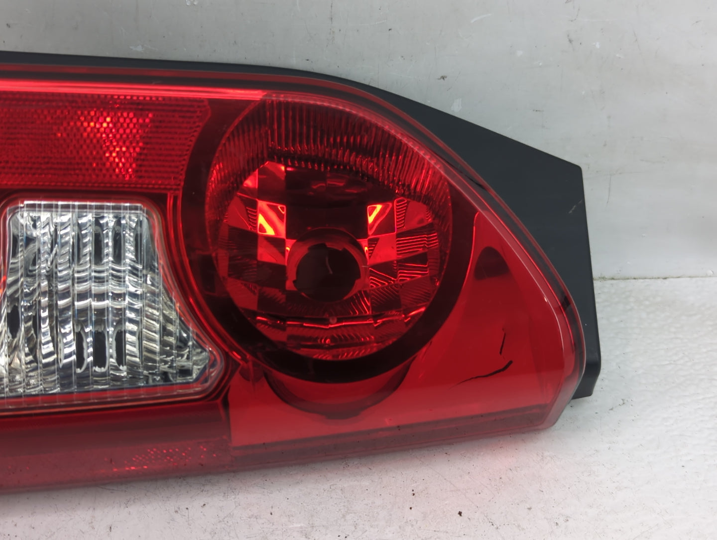 2005-2015 Nissan Xterra Tail Light Assembly Passenger Right OEM P/N:949 602 Fits OEM Used Auto Parts - Oemusedautoparts1.com