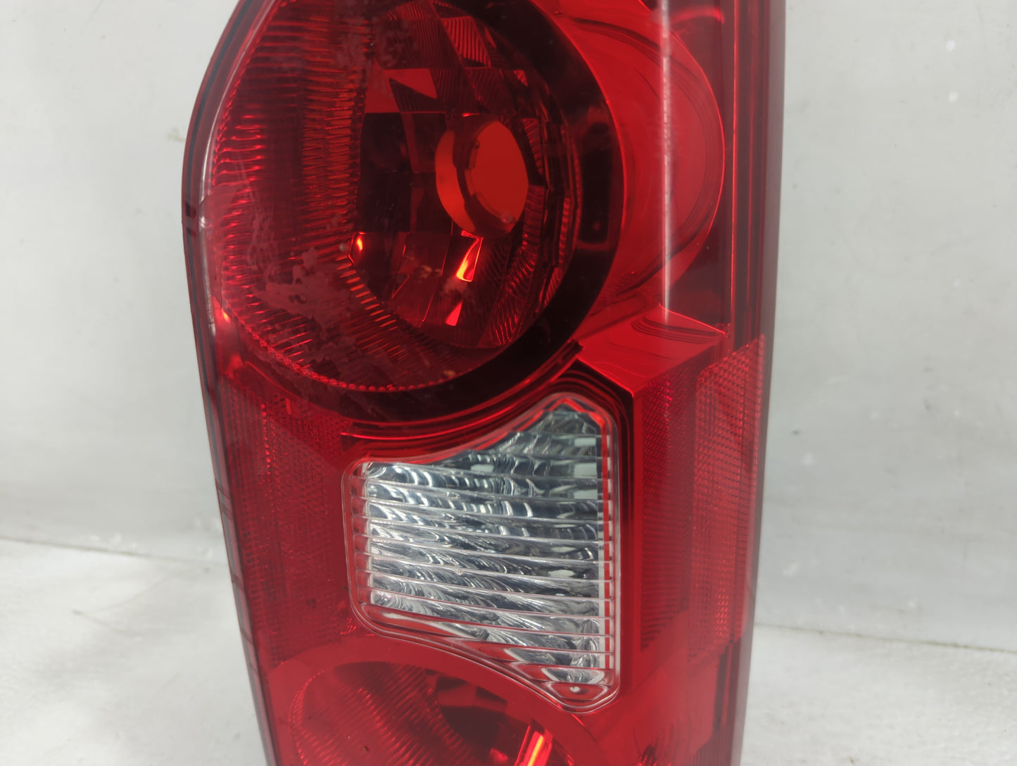 2005-2015 Nissan Xterra Tail Light Assembly Passenger Right OEM P/N:949 602 Fits OEM Used Auto Parts - Oemusedautoparts1.com