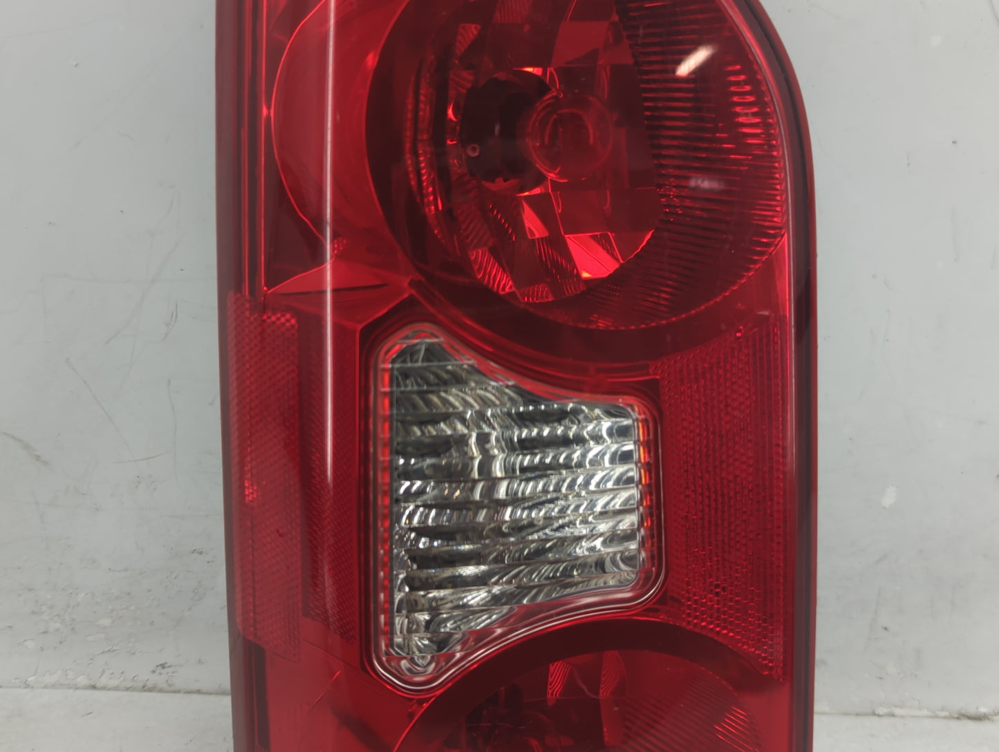 2005-2015 Nissan Xterra Tail Light Assembly Passenger Right OEM P/N:949 602 Fits OEM Used Auto Parts - Oemusedautoparts1.com