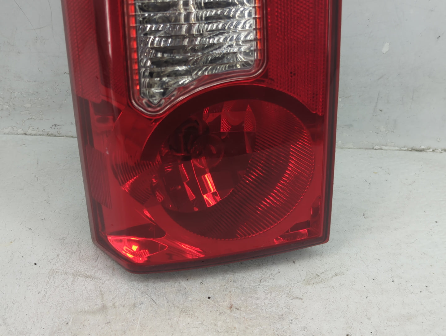 2005-2015 Nissan Xterra Tail Light Assembly Passenger Right OEM P/N:949 602 Fits OEM Used Auto Parts - Oemusedautoparts1.com