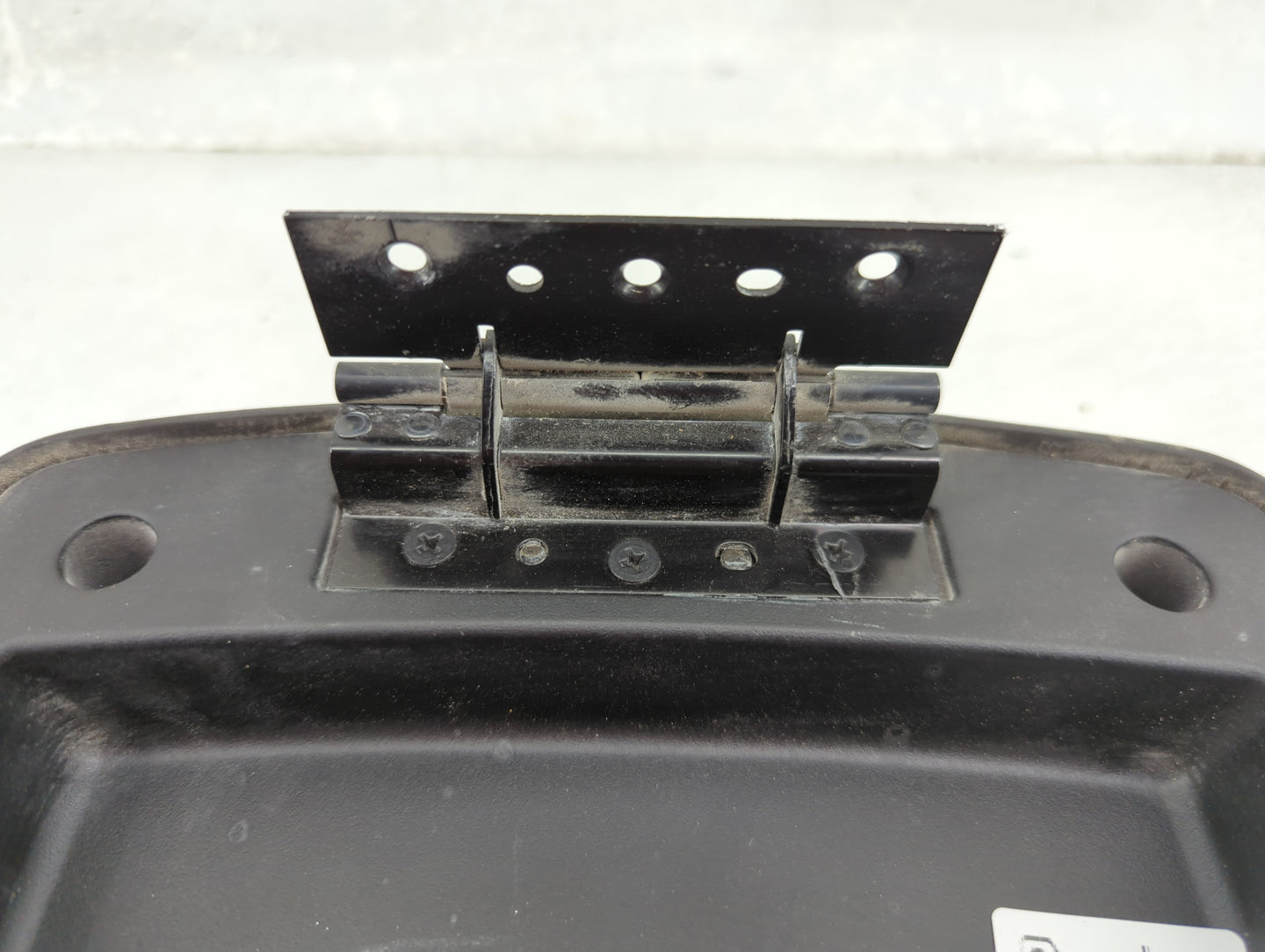 2006 Nissan Xterra Center Console Armrest Cover Lid Fits OEM Used Auto Parts - Oemusedautoparts1.com