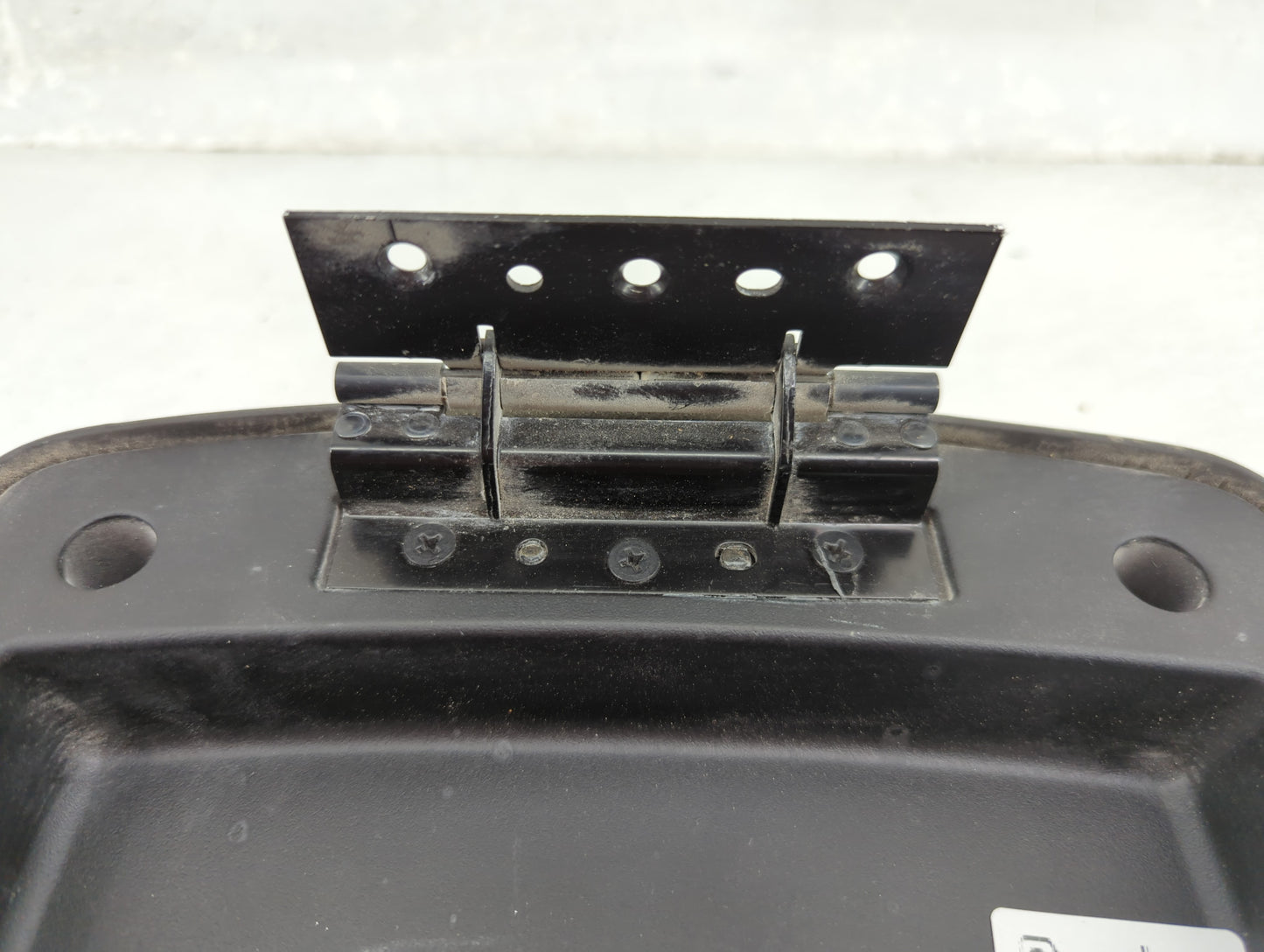2006 Nissan Xterra Center Console Armrest Cover Lid Fits OEM Used Auto Parts - Oemusedautoparts1.com