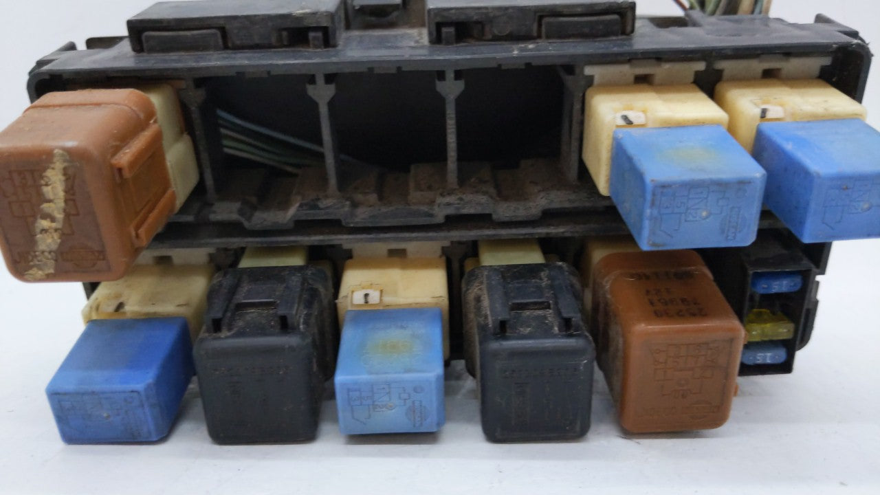 2005-2007 Nissan Xterra Fusebox Fuse Box Panel Relay Module P/N:24382EA010 24382 EA010 Fits Fits 2005 2006 2007 OEM Used Aut