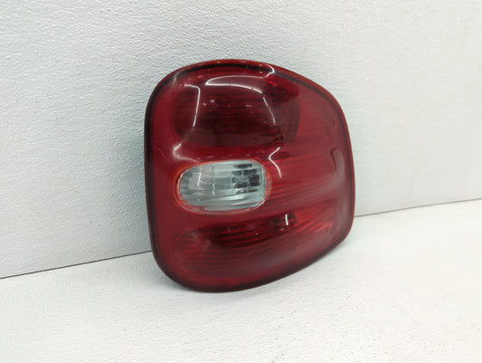 2005-2015 Nissan Xterra Tail Light Assembly Passenger Right OEM P/N:F75B-13B504-B 949 602 Fits OEM Used Auto Parts - Oemused