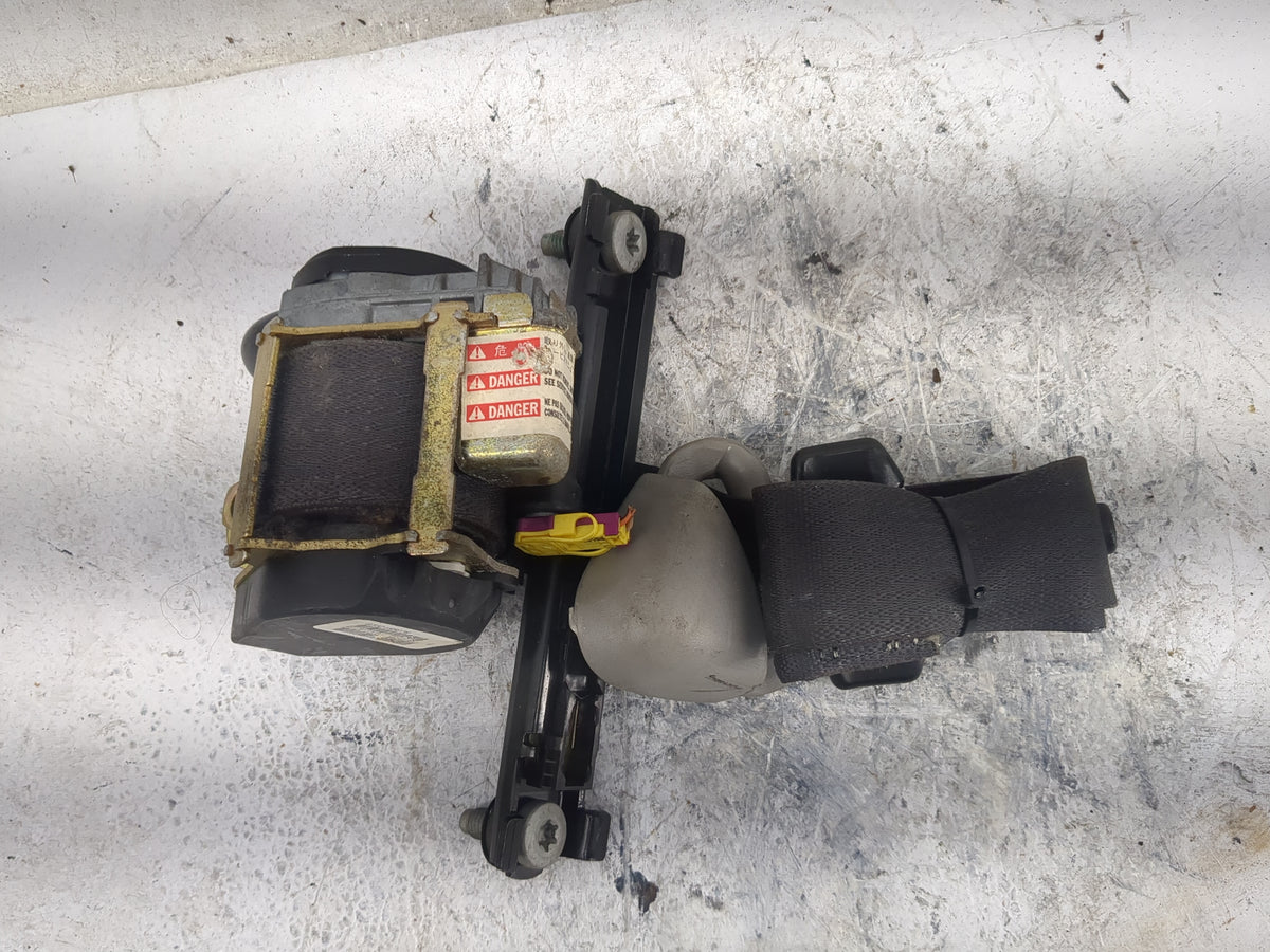 2005-2006 Pontiac G6 Driver Front Seatbelt Retractor - Oemusedautoparts1.com