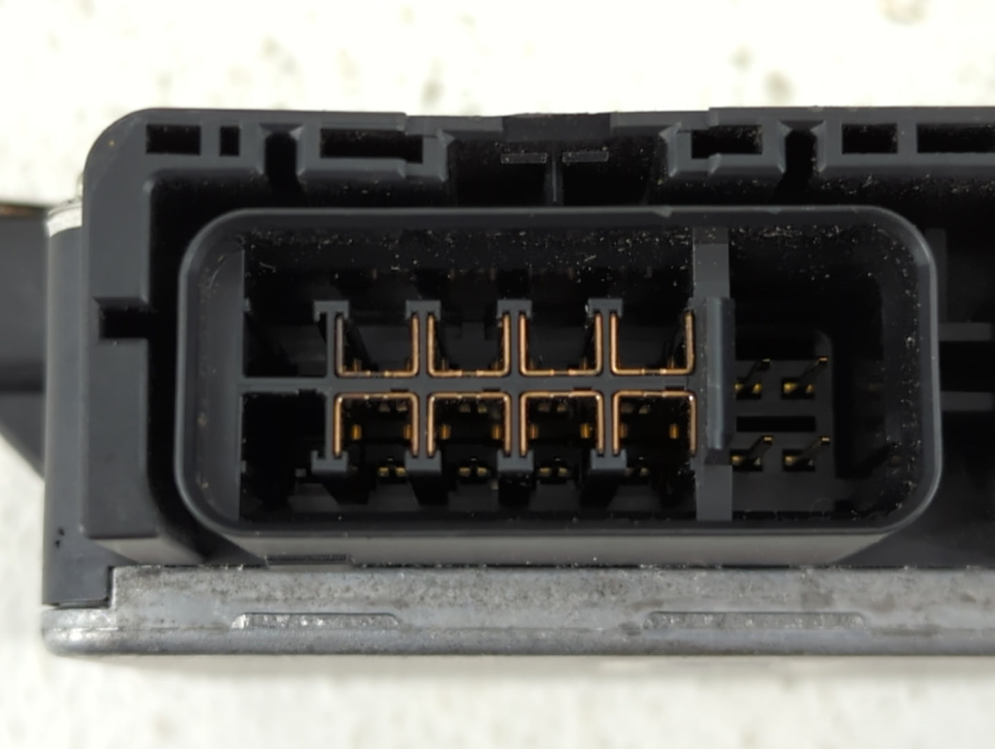 2006 Pontiac G6 PCM Engine Control Computer ECU ECM PCU OEM P/N:15789820 Fits OEM Used Auto Parts - Oemusedautoparts1.com