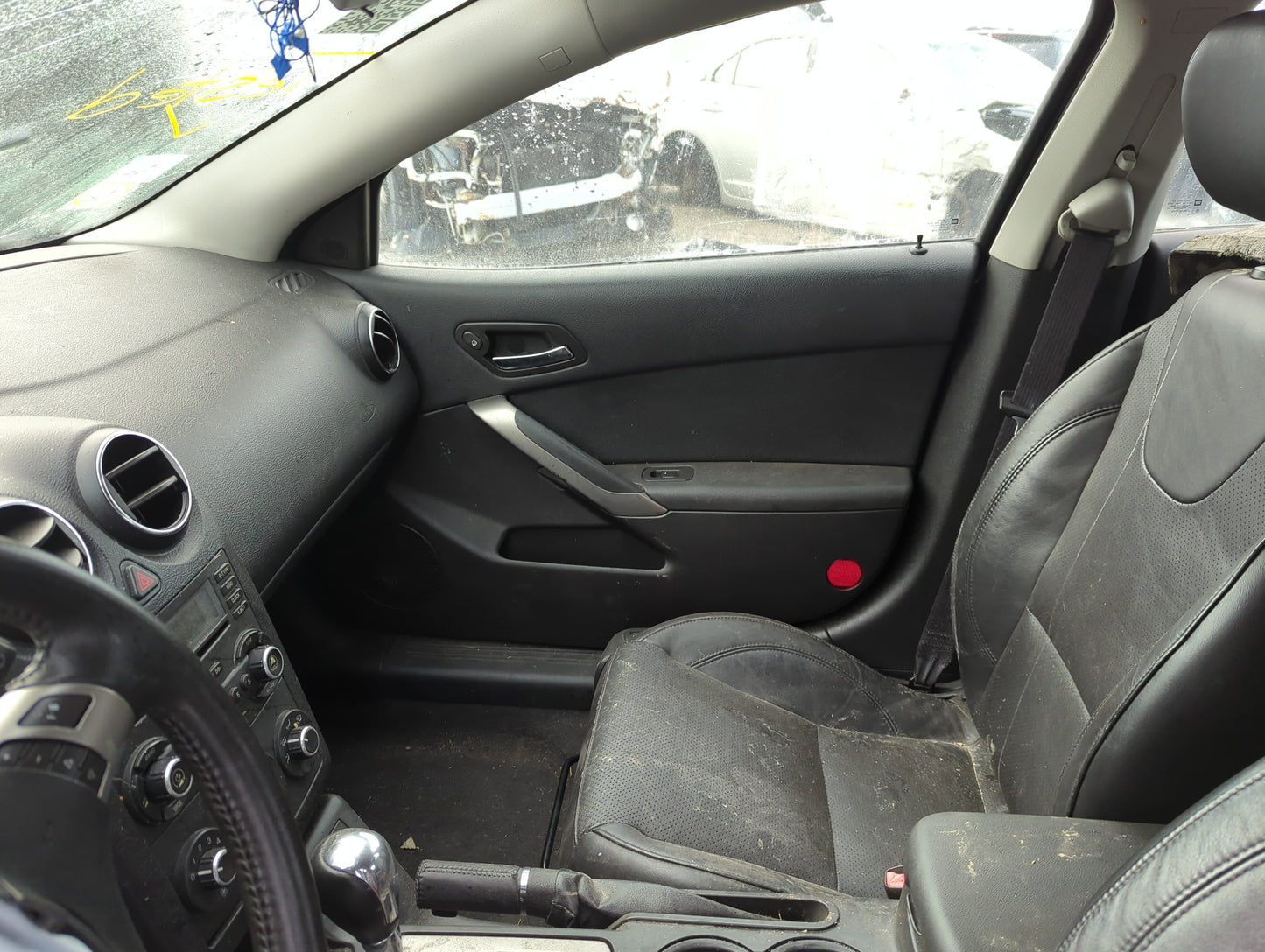 2006 Pontiac G6 Front Right Passenger Interior Door Panel Trim 1315381 - Oemusedautoparts1.com
