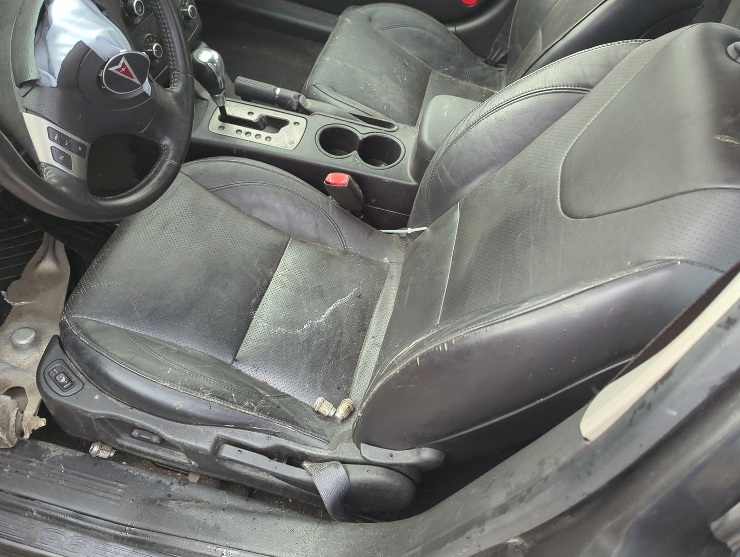 2005-2006 Pontiac G6 Driver Front Seat Oem 1315403 - Oemusedautoparts1.com
