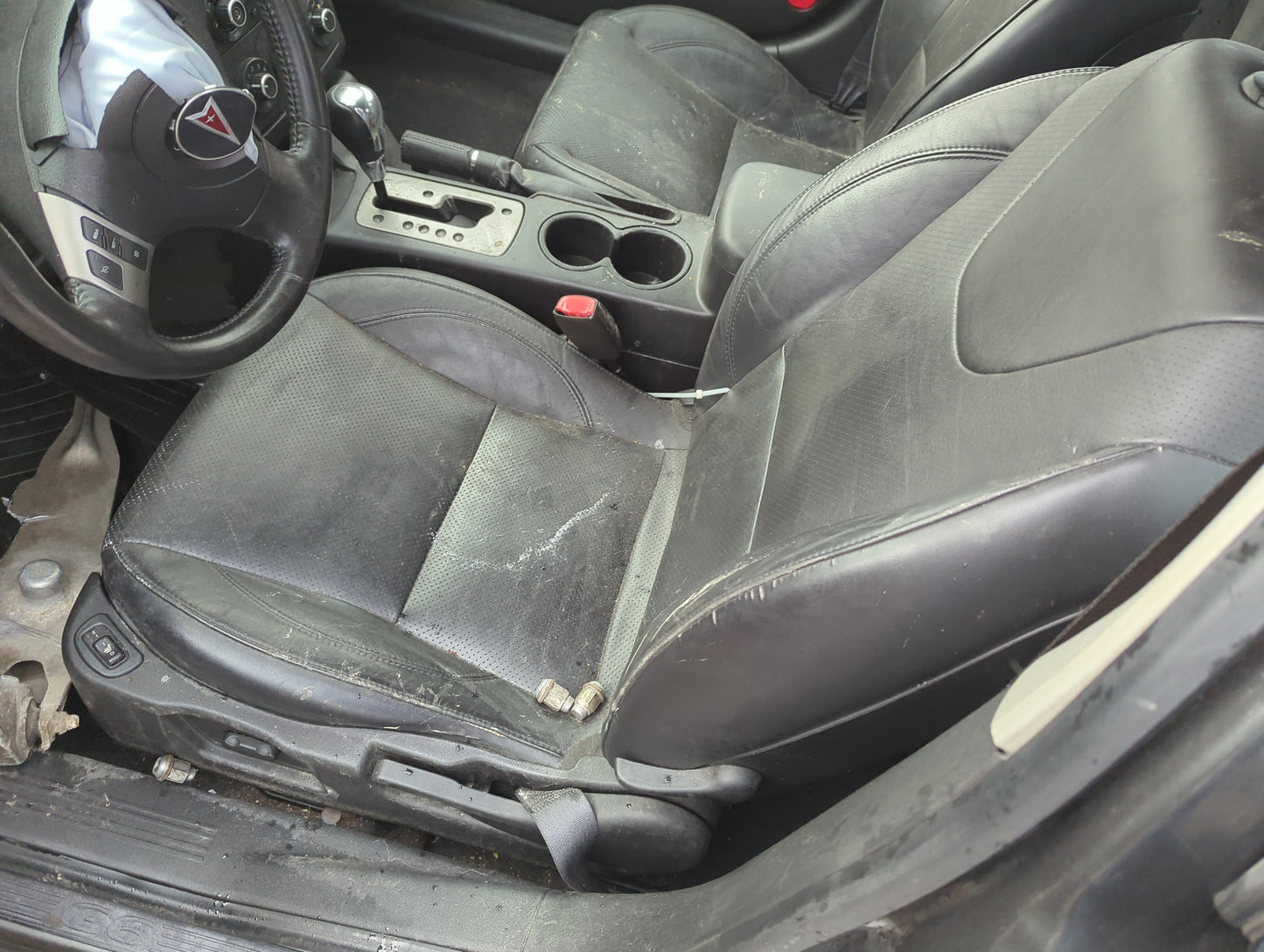 2005-2006 Pontiac G6 Driver Front Seat Oem 1315403 - Oemusedautoparts1.com