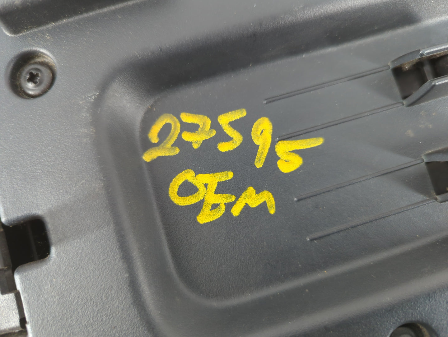 2006 Pontiac G6 Center Console Armrest Cover Lid Fits OEM Used Auto Parts - Oemusedautoparts1.com