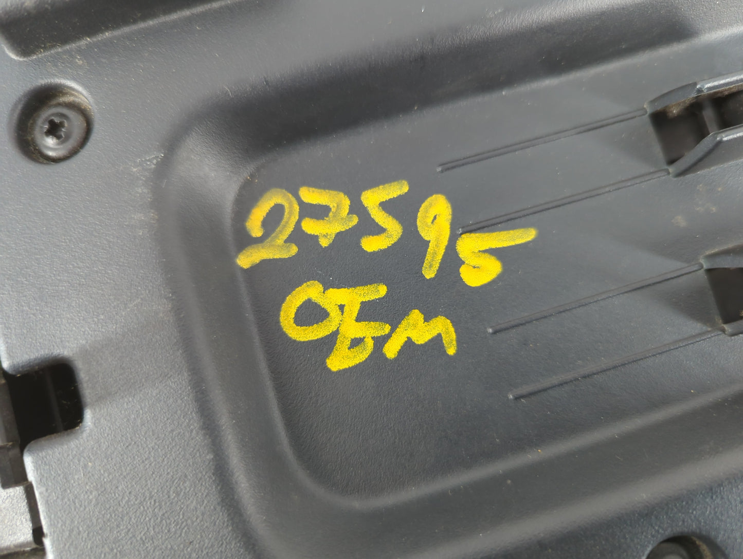2006 Pontiac G6 Center Console Armrest Cover Lid Fits OEM Used Auto Parts - Oemusedautoparts1.com
