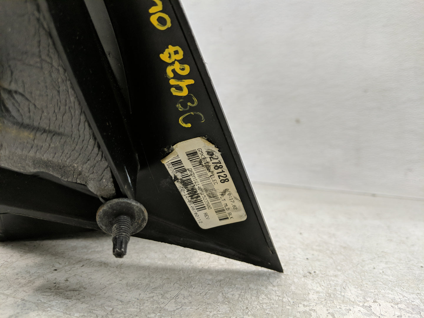 2005-2009 Pontiac G6 Passenger Right Side View Manual Door Mirror Black - Oemusedautoparts1.com