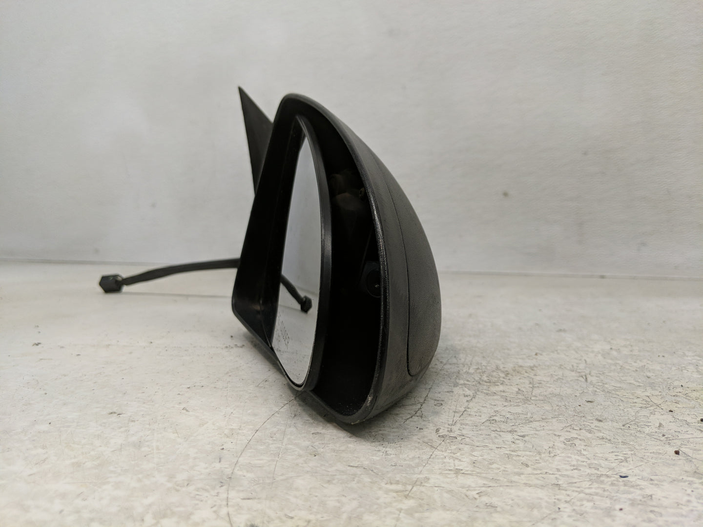 2005-2009 Pontiac G6 Passenger Right Side View Manual Door Mirror Black - Oemusedautoparts1.com