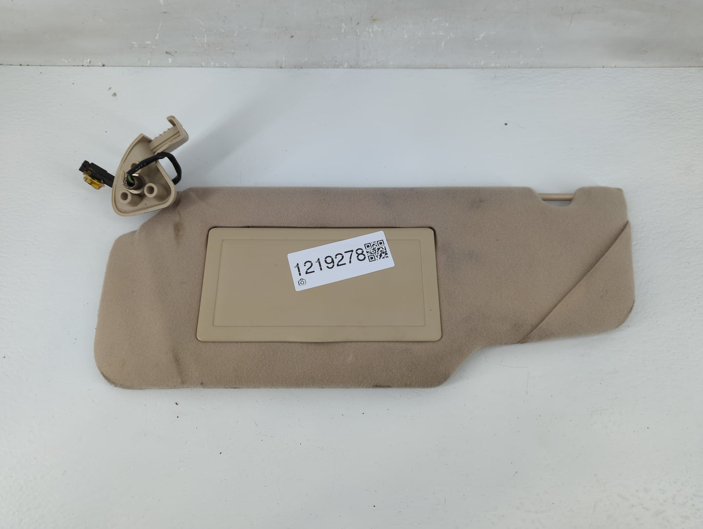 2006 Pontiac Grand Am Sun Visor Shade Replacement Driver Left Mirror Fits OEM Used Auto Parts - Oemusedautoparts1.com