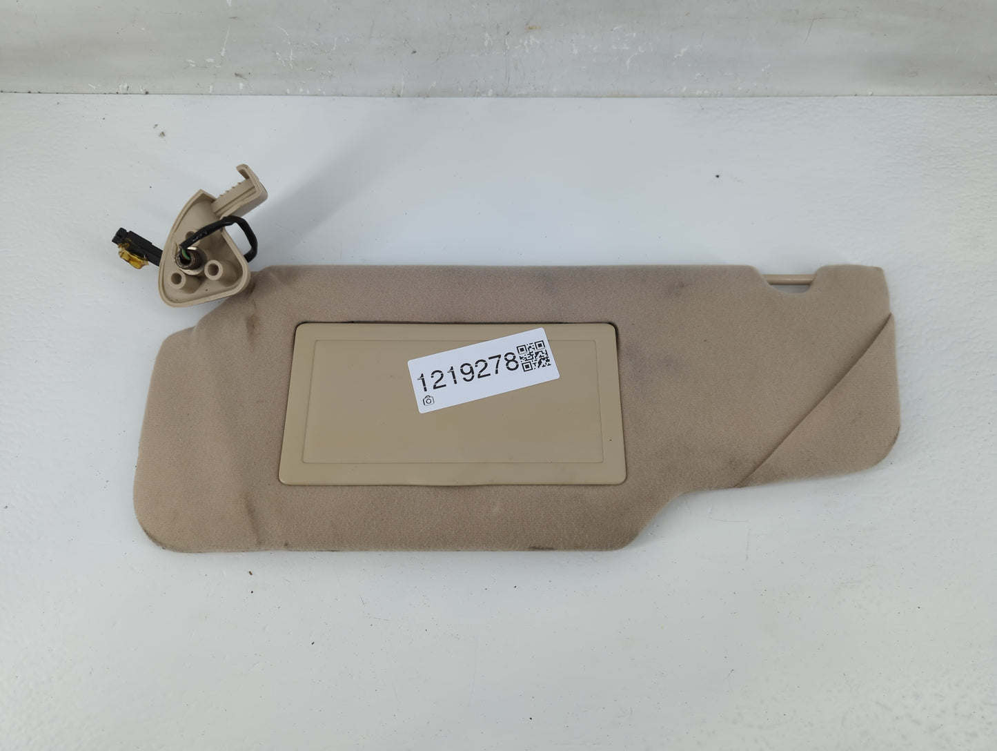 2006 Pontiac Grand Am Sun Visor Shade Replacement Driver Left Mirror Fits OEM Used Auto Parts - Oemusedautoparts1.com