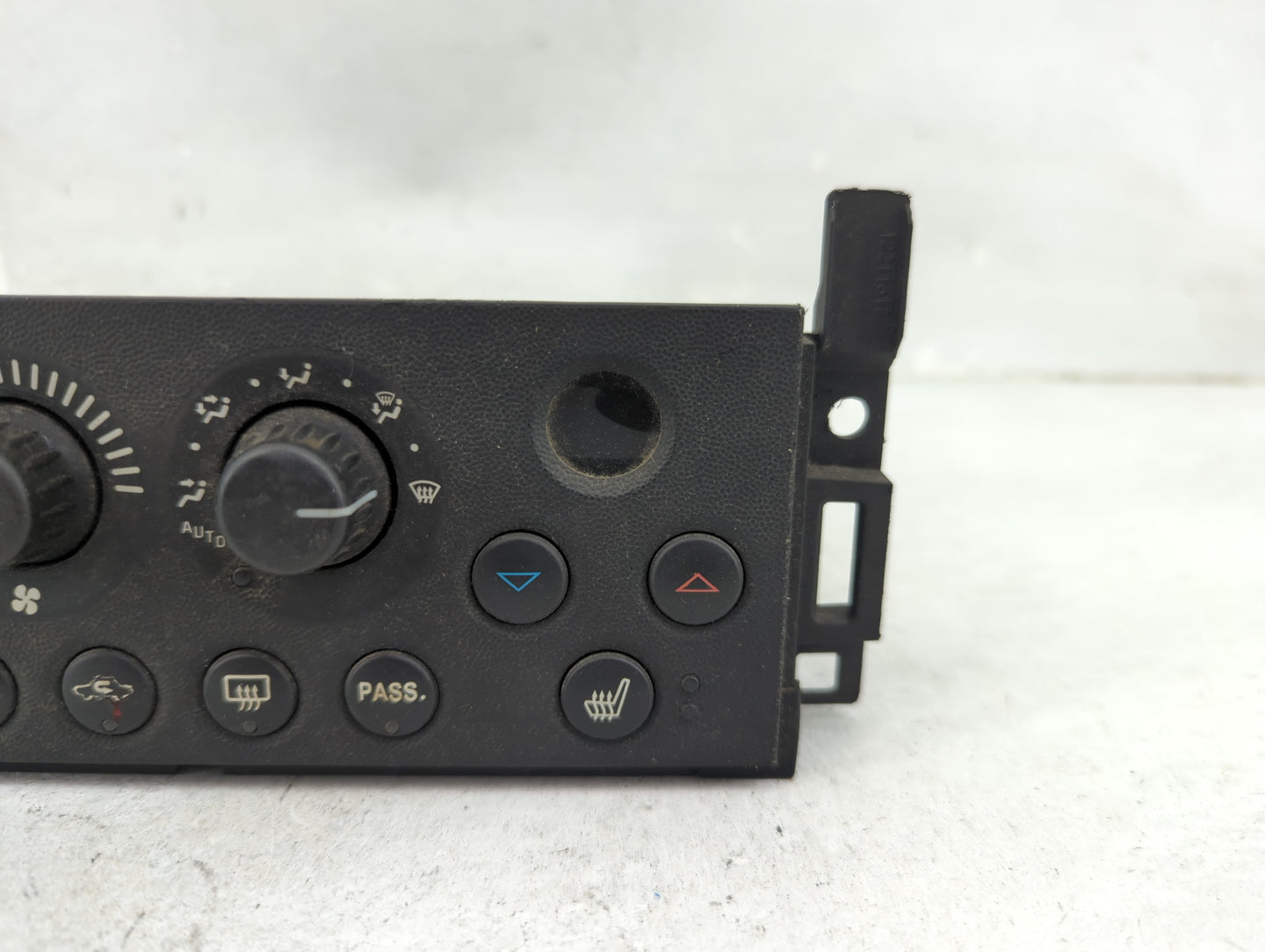 2006 Pontiac Grand Prix Climate Control Module Temperature AC/Heater Replacement P/N:15835175 Fits OEM Used Auto Parts - Oem