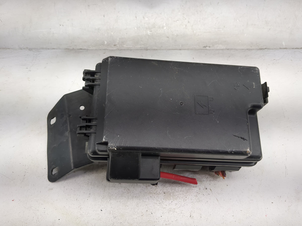 2006-2008 Pontiac Grand Prix Fusebox Fuse Box Panel Relay Module P/N:13598674-01 15328864, 15328865 Fits Fits 2006 2007 2008