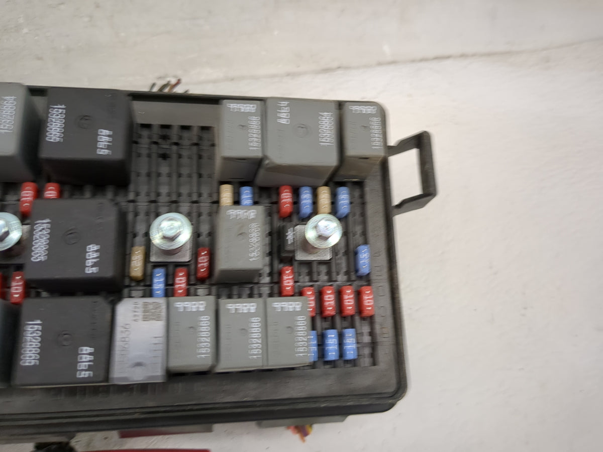 2006-2008 Pontiac Grand Prix Fusebox Fuse Box Panel Relay Module P/N:13598674-01 15328864, 15328865 Fits Fits 2006 2007 2008