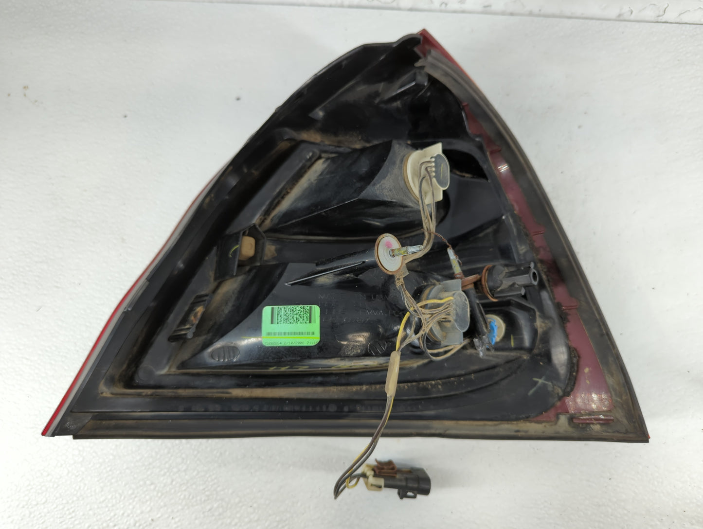 2004-2008 Pontiac Grand Prix Rear Center Lid Brake Light Tail Light P/N:6530787 Fits Fits 2004 2005 2006 2007 2008 OEM Used 