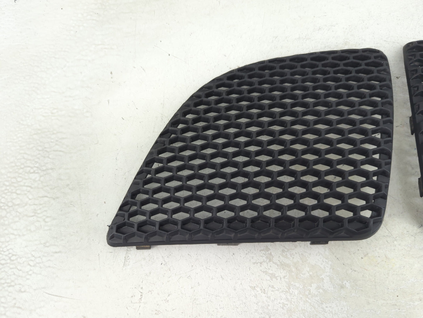 2004-2008 Pontiac Grand Prix Front Bumper Grille - Oemusedautoparts1.com