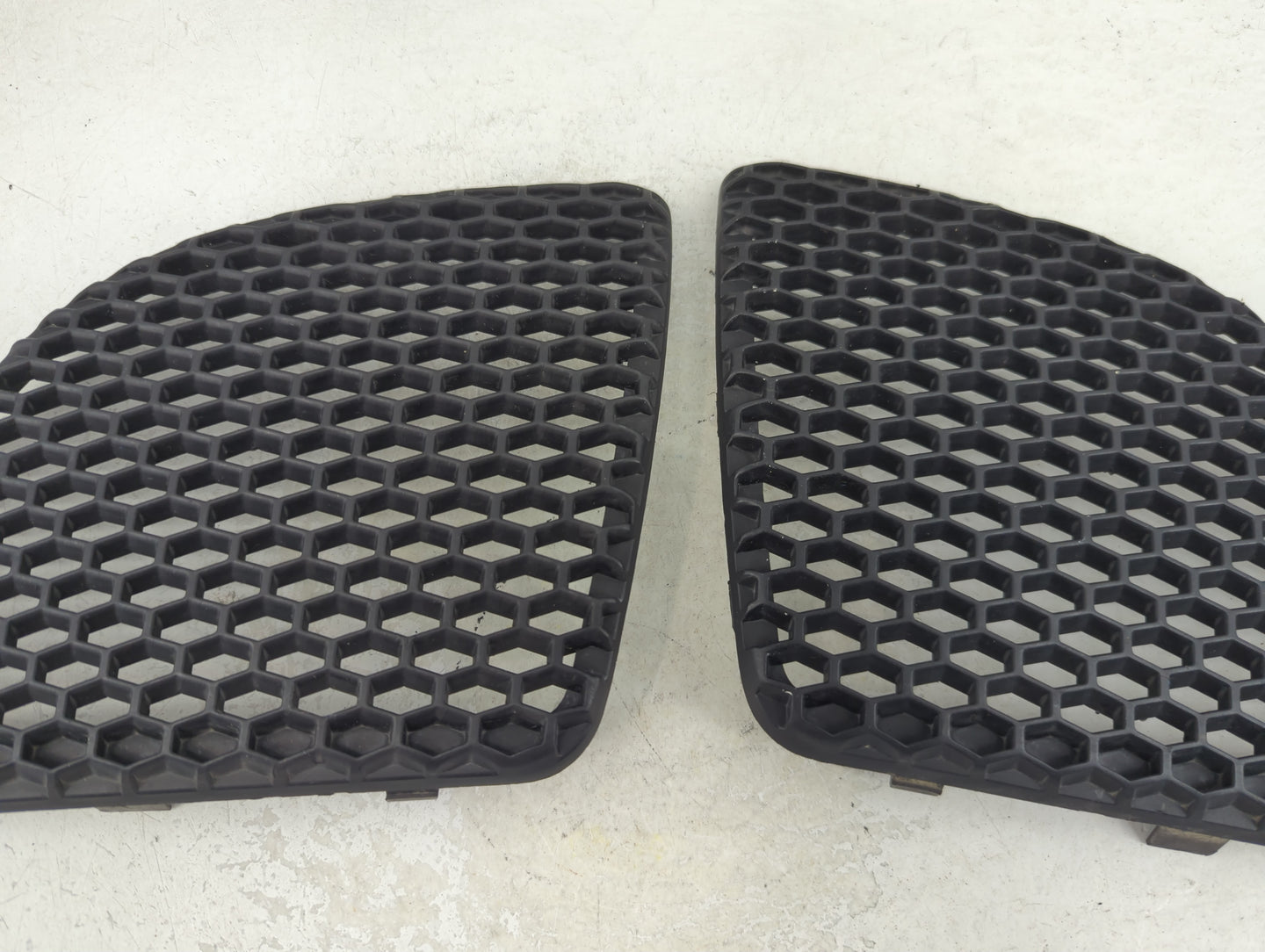 2004-2008 Pontiac Grand Prix Front Bumper Grille - Oemusedautoparts1.com