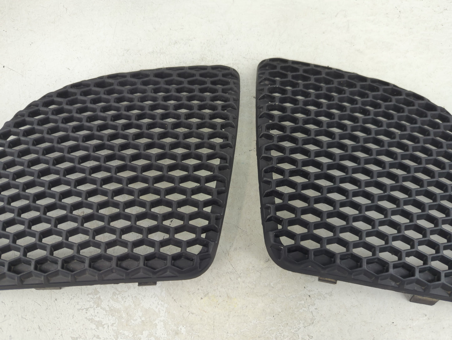 2004-2008 Pontiac Grand Prix Front Bumper Grille - Oemusedautoparts1.com