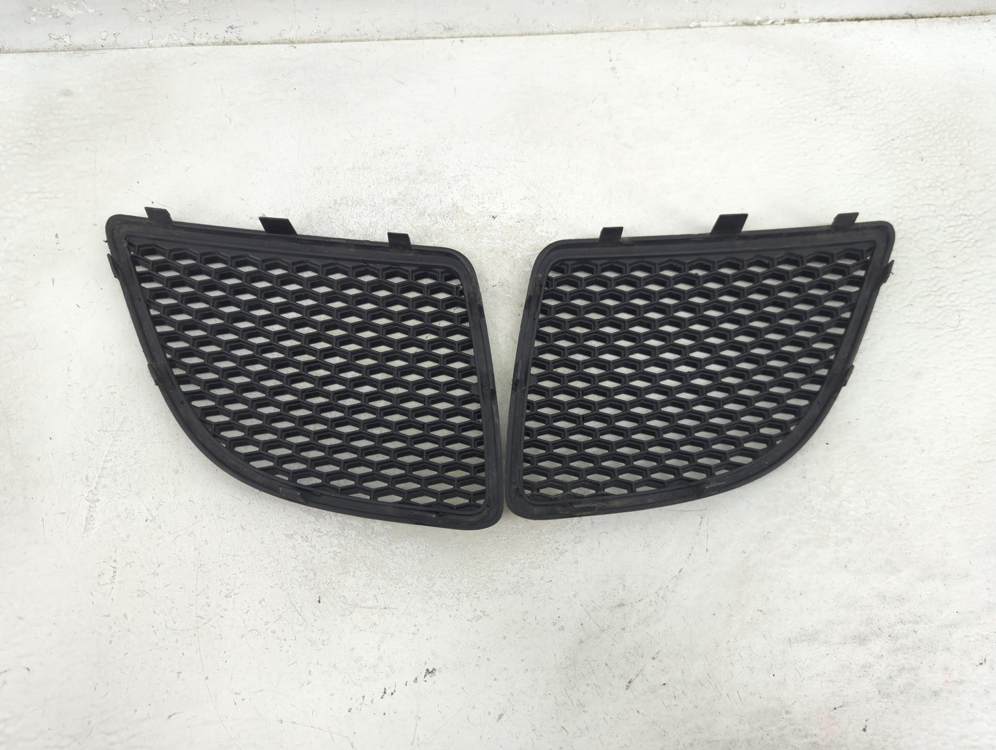 2004-2008 Pontiac Grand Prix Front Bumper Grille - Oemusedautoparts1.com