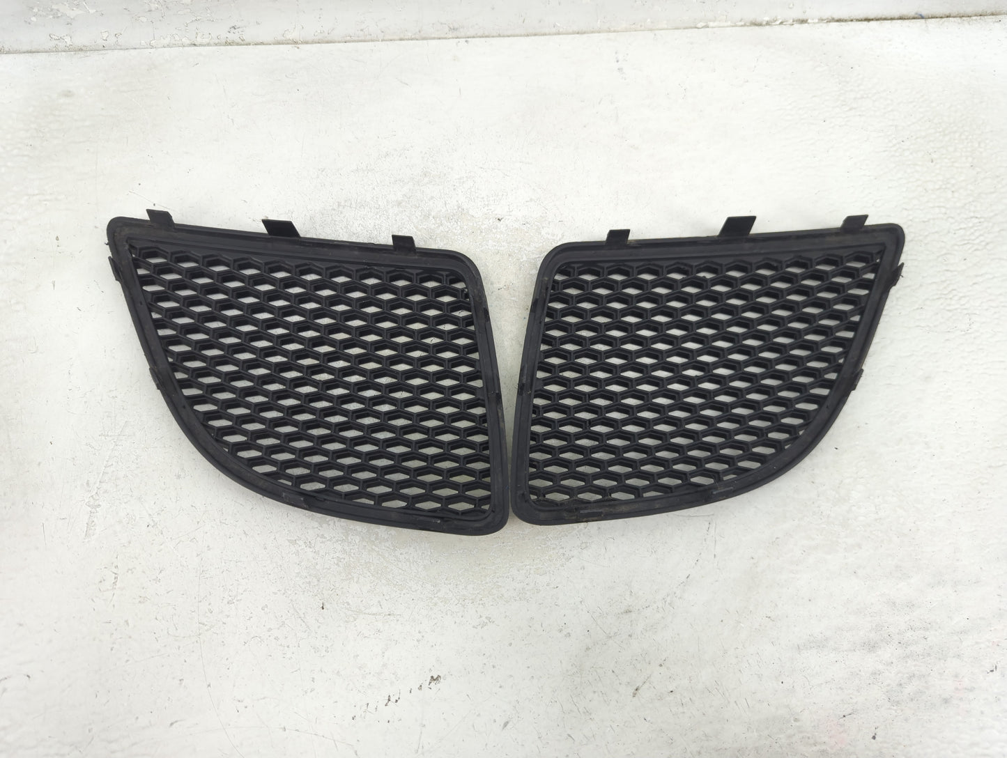 2004-2008 Pontiac Grand Prix Front Bumper Grille - Oemusedautoparts1.com