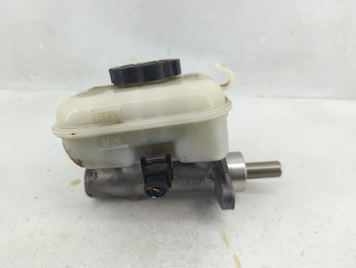 2005-2006 Pontiac Gto Brake Master Cylinder - Oemusedautoparts1.com