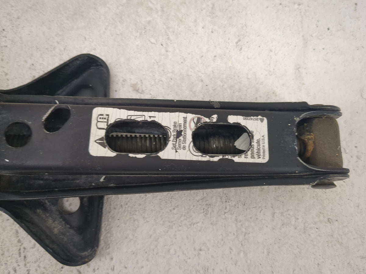 2006 Pontiac Montana Spare Scissor Car Jack 1500094 - Oemusedautoparts1.com