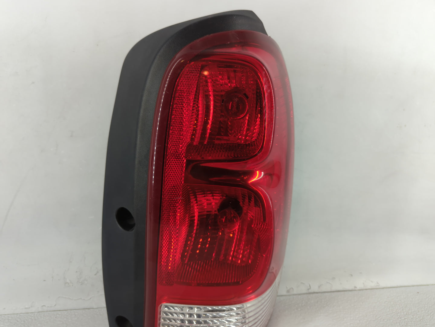 2005-2009 Pontiac Montana Tail Light Assembly Passenger Right OEM Fits Fits 2005 2006 2007 2008 2009 OEM Used Auto Parts - O