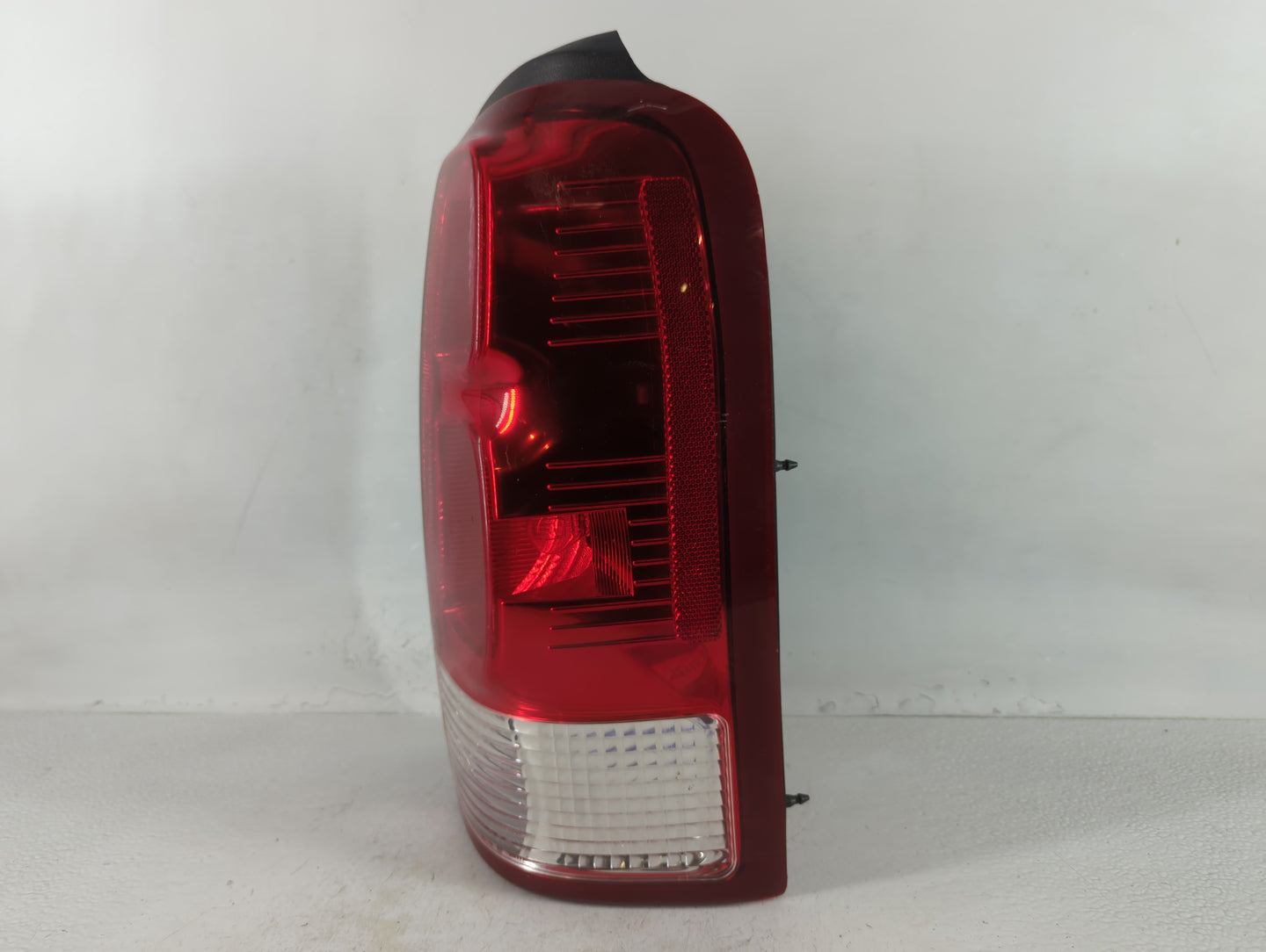 2005-2009 Pontiac Montana Tail Light Assembly Passenger Right OEM Fits Fits 2005 2006 2007 2008 2009 OEM Used Auto Parts - O