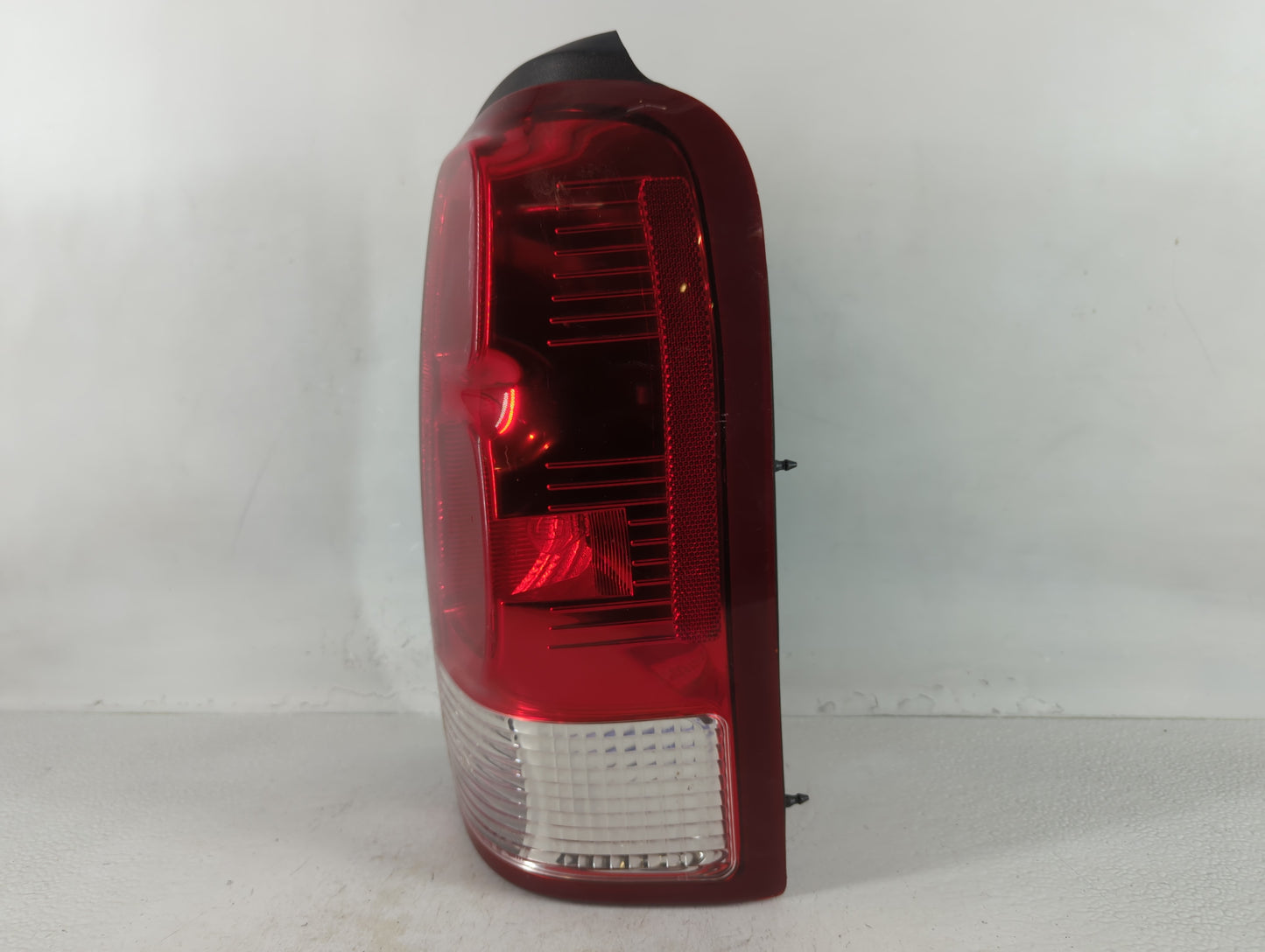 2005-2009 Pontiac Montana Tail Light Assembly Passenger Right OEM Fits Fits 2005 2006 2007 2008 2009 OEM Used Auto Parts - O