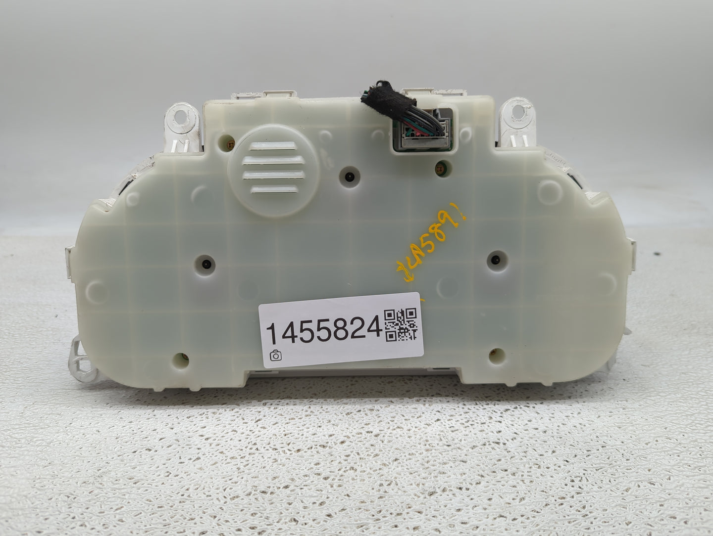2006 Pontiac Solstice Instrument Cluster Speedometer Gauges P/N:15805582 Miles: Fits OEM Used Auto Parts - Oemusedautoparts1