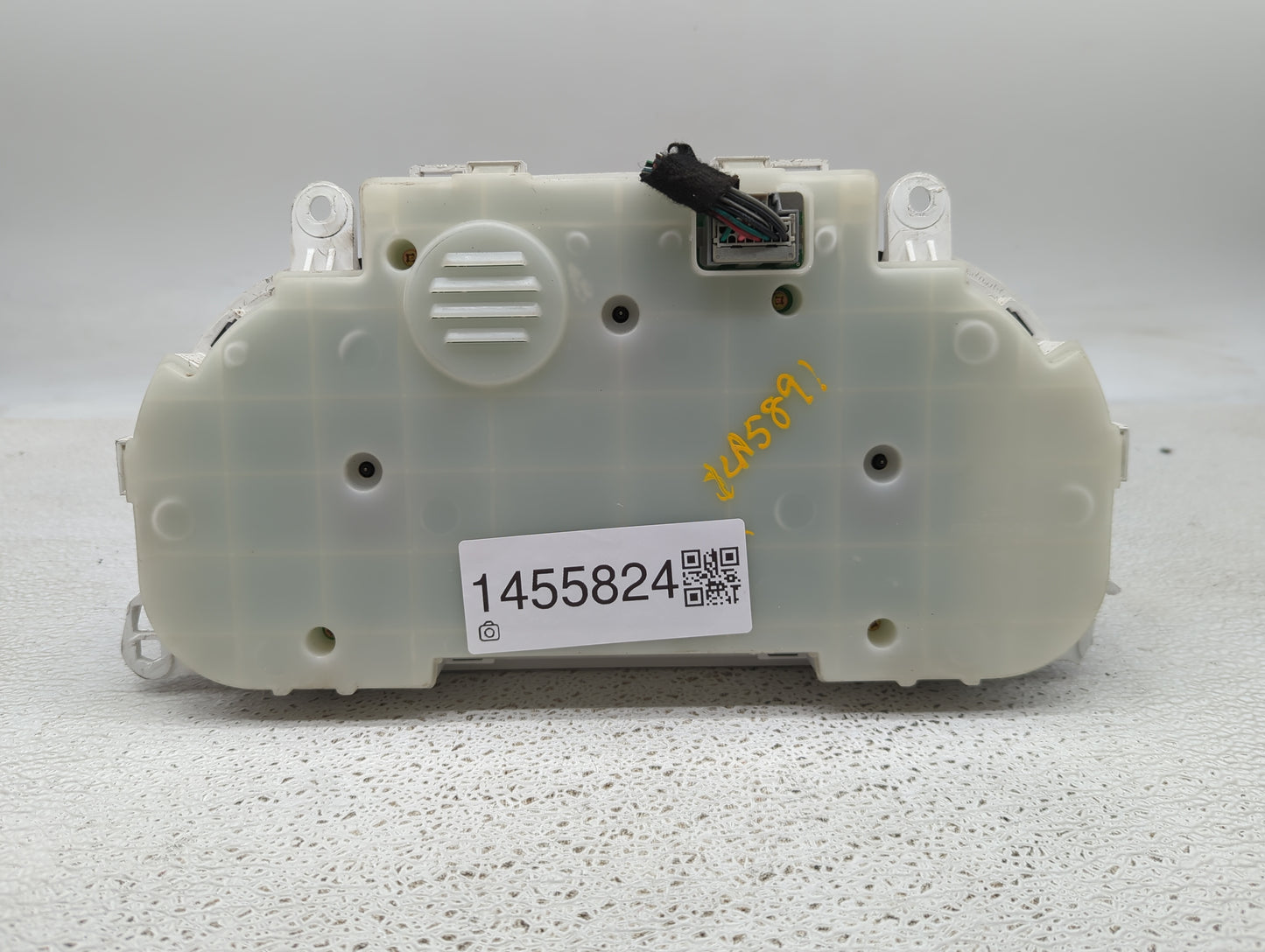 2006 Pontiac Solstice Instrument Cluster Speedometer Gauges P/N:15805582 Miles: Fits OEM Used Auto Parts - Oemusedautoparts1