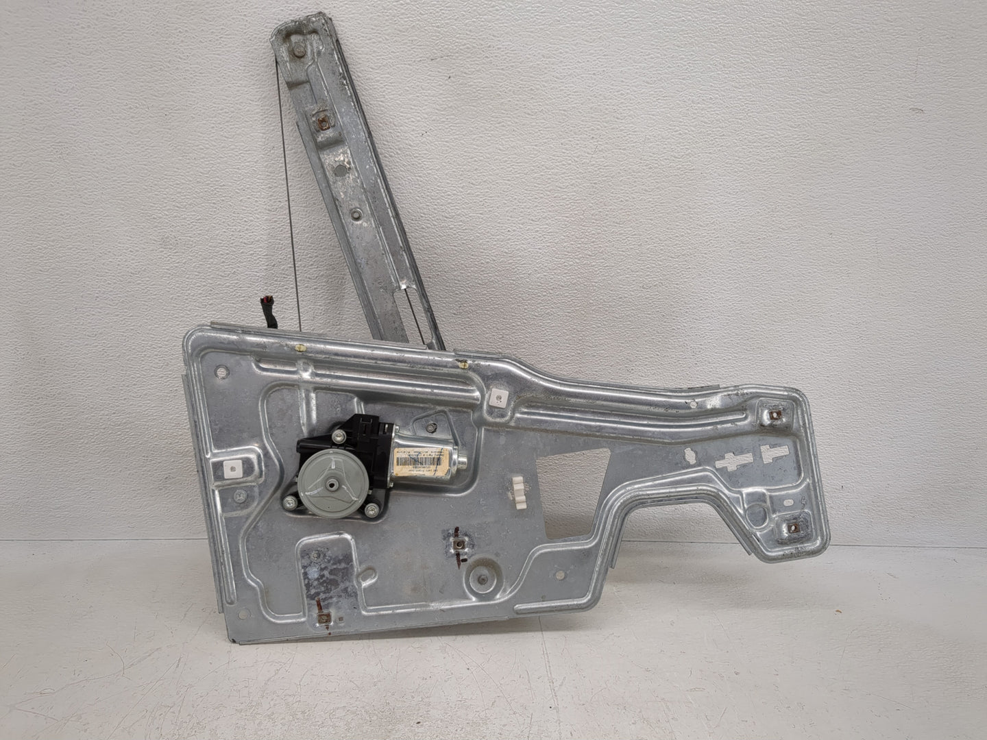 2006-2008 Pontiac Torrent Driver Left Front Window Regulator - Oemusedautoparts1.com