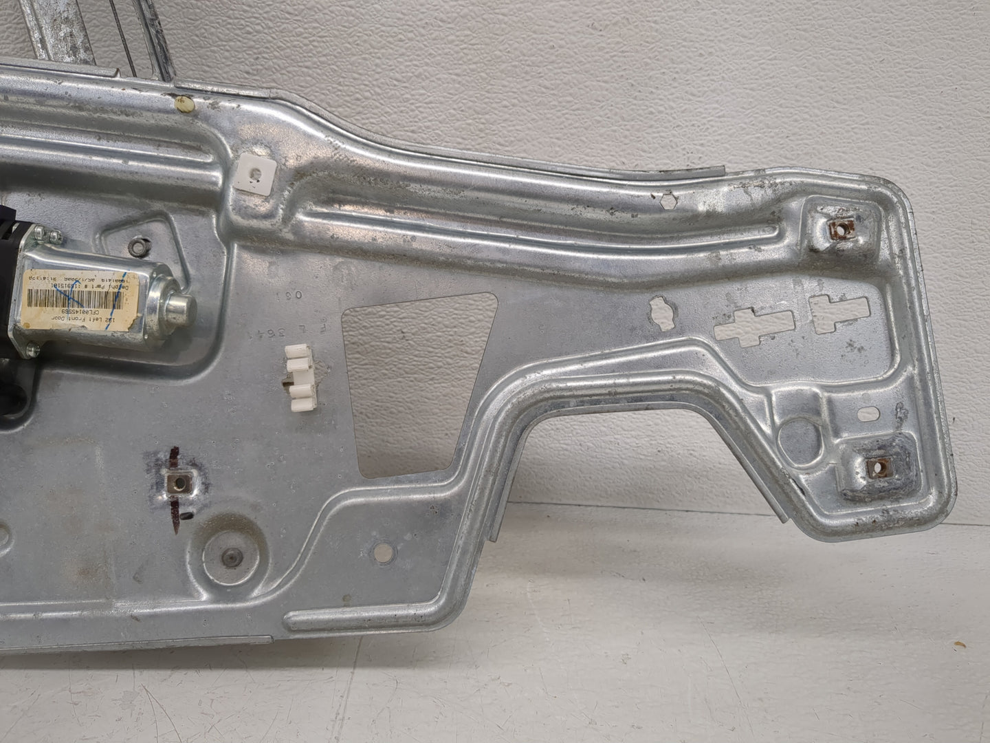 2006-2008 Pontiac Torrent Driver Left Front Window Regulator - Oemusedautoparts1.com