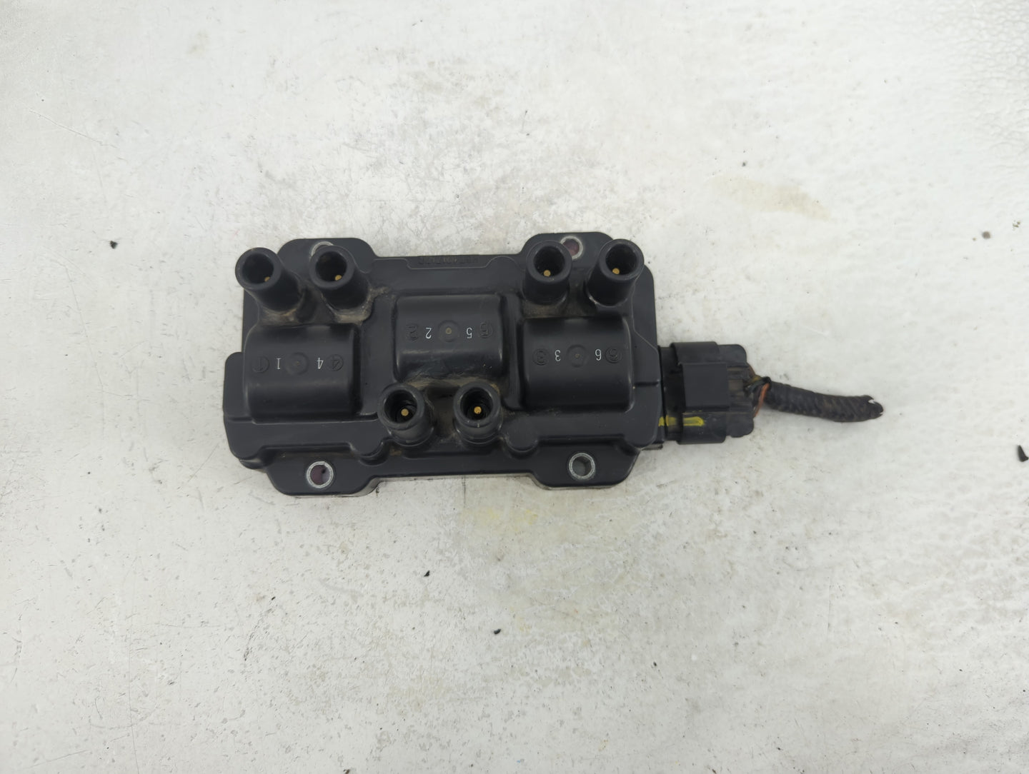 2006-2009 Pontiac Torrent Ignition Coil Igniter Pack - Oemusedautoparts1.com