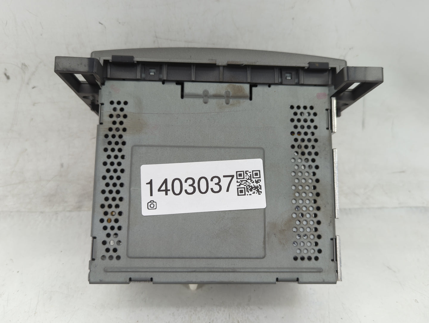 2006 Pontiac Torrent Radio AM FM Cd Player Receiver Replacement P/N:15868179 Fits OEM Used Auto Parts - Oemusedautoparts1.co